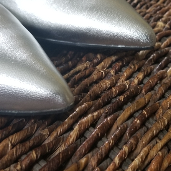 DKNY Pumps🖤 - Picture 3 of 8